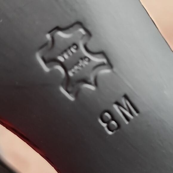 DONALD PLINER LATARA PEEP TOE PUMPS LADIES SIZE 8 CUT-OUT SIDES MICROFIBER⚫️GUC - Picture 15 of 16